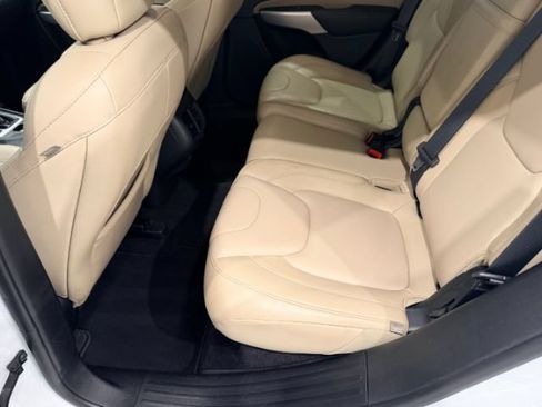 Used 2018 Jeep Cherokee Limited AWD/4WD image 22