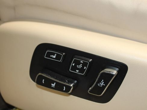 Used 2013 Lexus LS 460 w/ Comfort Pkg image 11