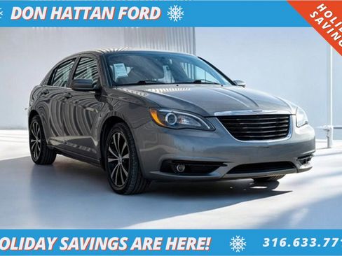 Used 2013 Chrysler 200 Limited image 32