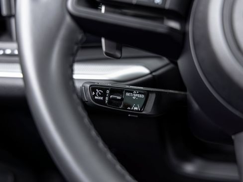 Certified 2024 Porsche Cayenne AWD/4WD image 32