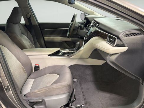 Used 2020 Toyota Camry LE w/ Convenience Package FWD image 22