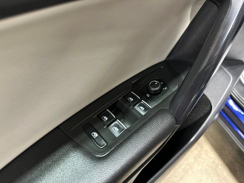 Used 2021 Volkswagen Tiguan SE w/ Panoramic Sunroof Package AWD/4WD image 21