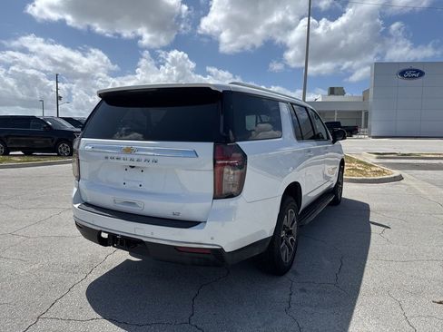 Used 2023 Chevrolet Suburban LT w/ Luxury Package image 2