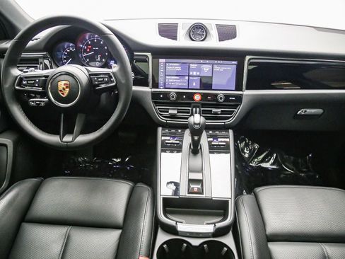 Certified 2025 Porsche Macan AWD/4WD image 16