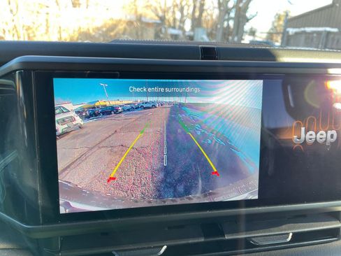 Used 2025 Jeep Wrangler Unlimited Rubicon image 17