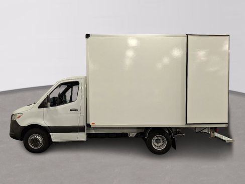 Used 2024 Mercedes-Benz Sprinter 4500 image 6