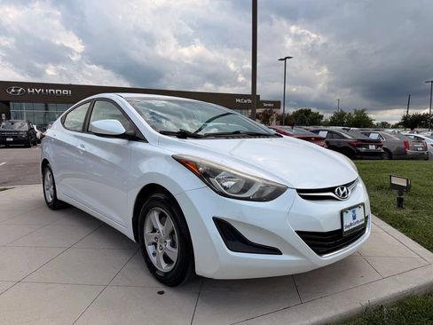 Used 2015 Hyundai Elantra SE FWD image 11