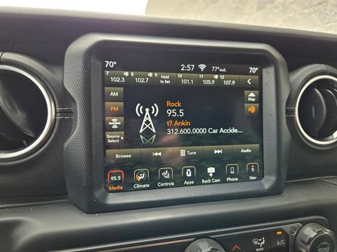 Used 2020 Jeep Wrangler Unlimited Sahara AWD/4WD image 25