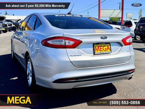 Used 2016 Ford Fusion SE FWD image 9