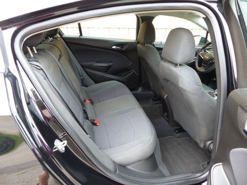 Used 2019 Chevrolet Cruze LT w/ Convenience Package FWD image 33