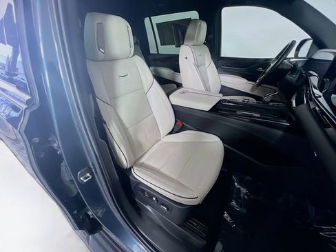 Used 2021 Cadillac Escalade ESV Sport w/ Driver Assist Tech Package image 28