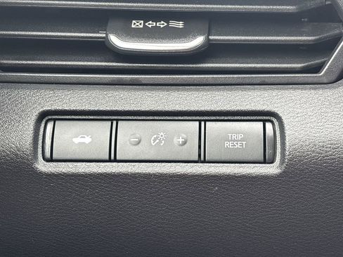 Used 2024 Nissan Altima 2.5 SV FWD image 24