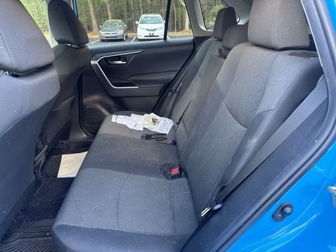 Used 2021 Toyota RAV4 XLE image 10