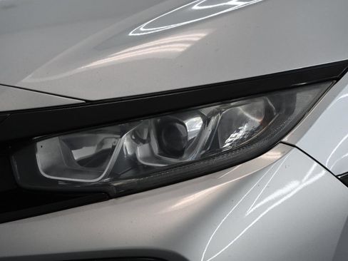 Used 2018 Honda Civic Sport image 8