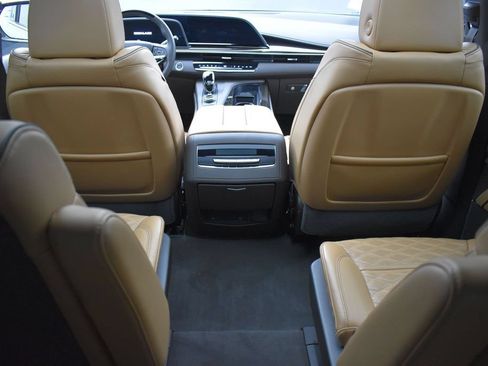 Certified 2024 Cadillac Escalade ESV Premium Luxury AWD/4WD image 32