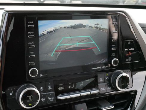 Certified 2021 Toyota Highlander XLE FWD image 30