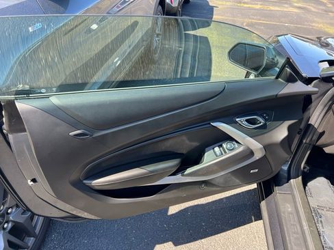Used 2017 Chevrolet Camaro LT w/ Technology Package RWD image 10