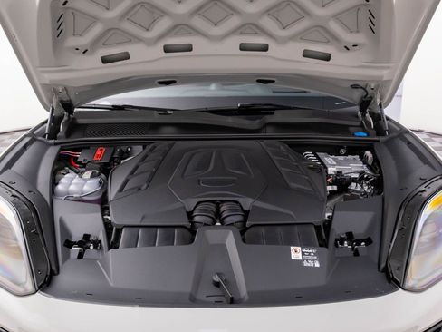 New 2026 Porsche Cayenne GTS image 31