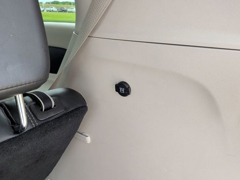 Used 2024 Chrysler Pacifica Limited FWD image 42
