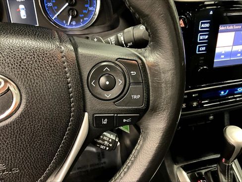 Used 2017 Toyota Corolla SE w/ Carpet Mat Package (TMS) FWD image 12