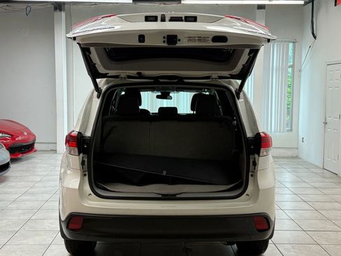 Used 2017 Toyota Highlander Plus w/ Carpet Mat Package AWD/4WD image 21