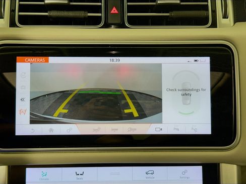 Used 2018 Land Rover Range Rover Long Wheelbase Autobiography image 16