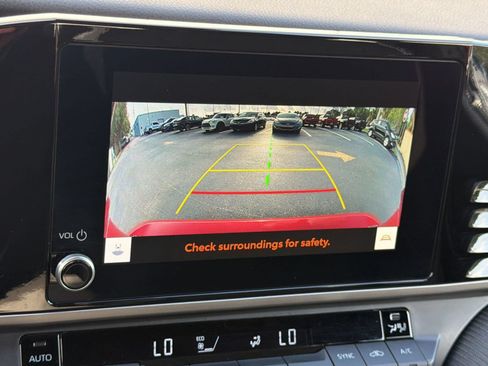 Used 2025 Toyota Camry SE w/ Convenience Package FWD image 20