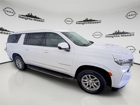 Used 2024 Chevrolet Suburban LT image 4