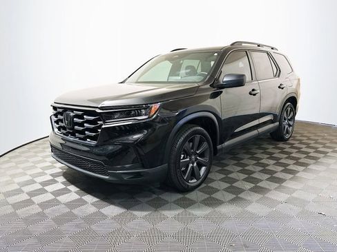 Used 2025 Honda Pilot Sport image 4