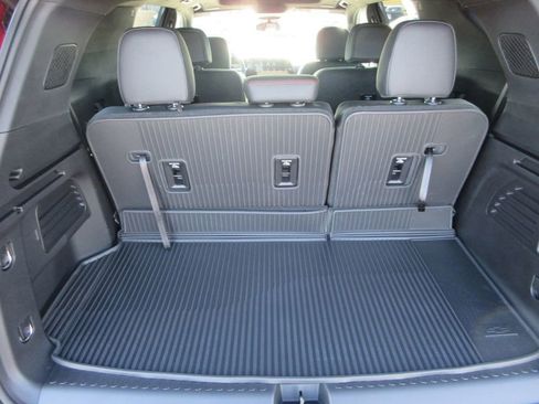 New 2026 Chevrolet Traverse Z71 w/ LPO, Floor Liner Package image 12