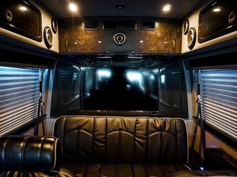 Used 2014 Mercedes-Benz Sprinter 2500 image 9