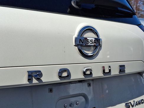 Used 2021 Nissan Rogue SV image 9