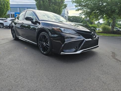 Used 2023 Toyota Camry XSE FWD image 9