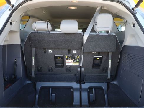 Used 2024 Toyota Sienna XLE image 21