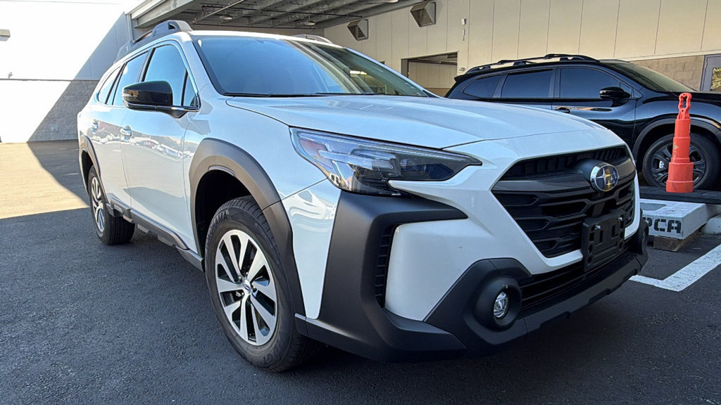 Used 2024 Subaru Outback Premium AWD/4WD image 1