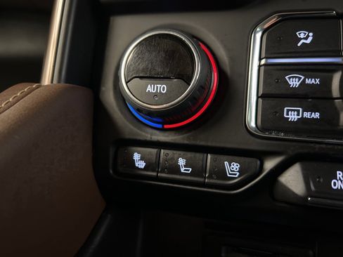 Used 2021 Chevrolet Suburban High Country image 14