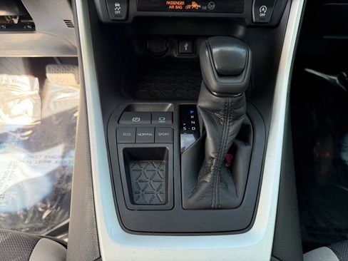 Used 2021 Toyota RAV4 XLE FWD image 24