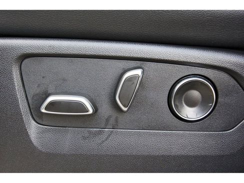 Certified 2025 Cadillac Escalade ESV Luxury image 28