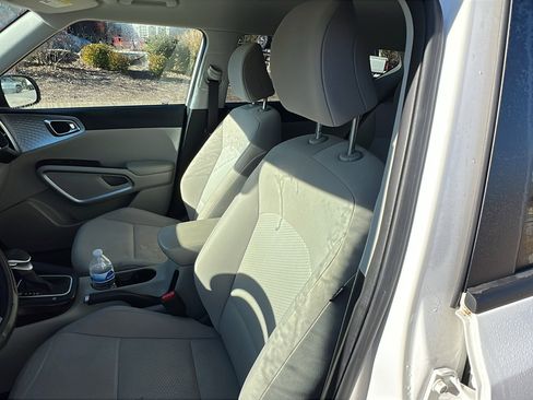 Used 2020 Kia Soul LX image 16