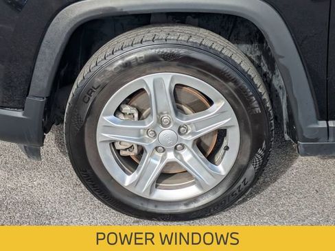 Certified 2024 Jeep Compass Latitude image 11