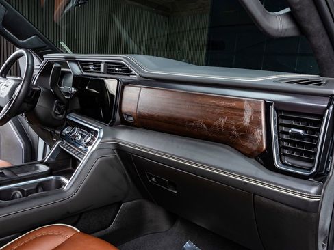 Used 2025 GMC Sierra 2500 Denali Ultimate image 18