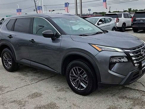 Used 2024 Nissan Rogue S FWD image 2