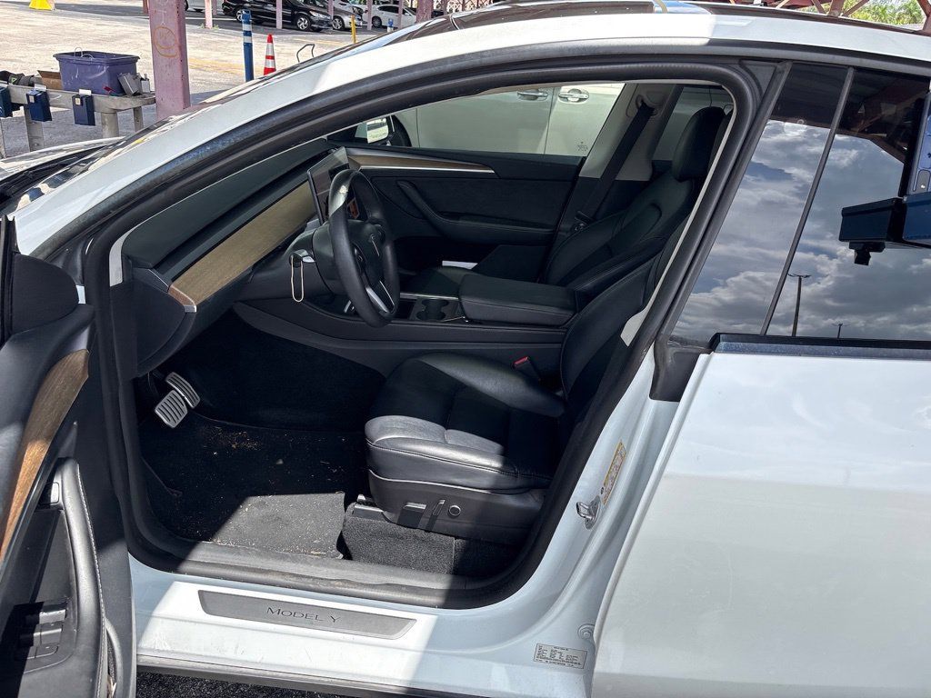 Used 2022 Tesla Model Y Performance AWD/4WD image 5