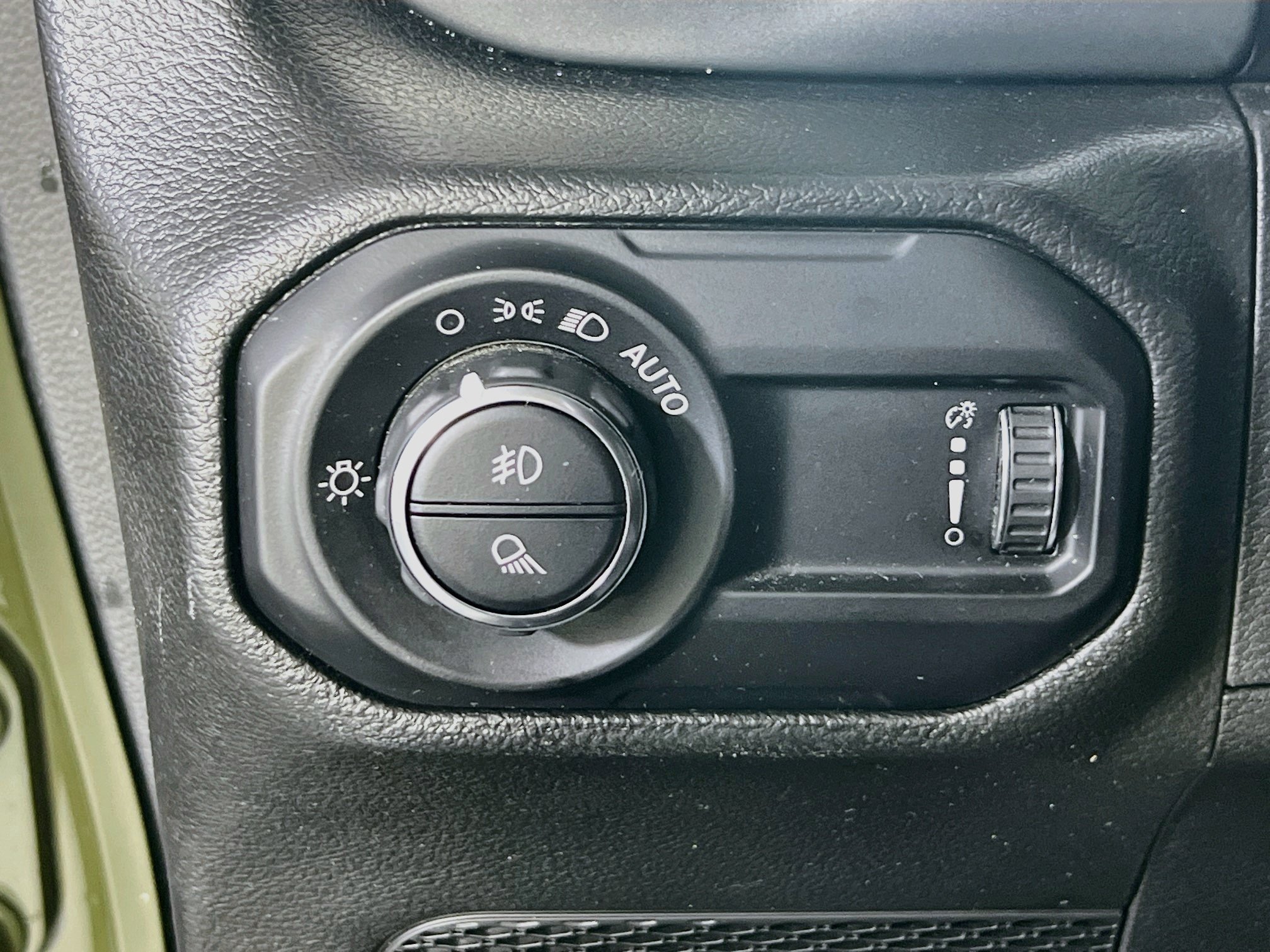 Used 2023 Jeep Gladiator Sport AWD/4WD image 10