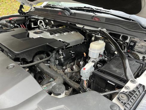 Used 2020 Cadillac Escalade ESV Premium Luxury image 28