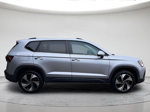 New 2025 Volkswagen Taos SE AWD/4WD image 5