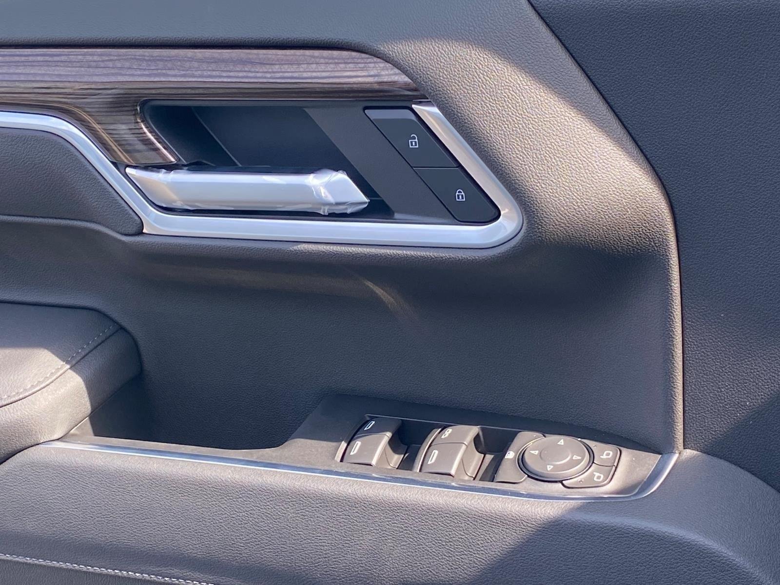 New 2026 Chevrolet Silverado 1500 RST w/ LPO, Dark Essentials Package AWD/4WD image 18