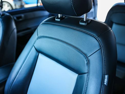 Used 2022 Ford Explorer XLT w/ Equipment Group 202A image 30