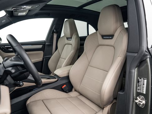 Certified 2025 Porsche Macan 4S Electric AWD/4WD image 22