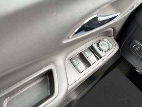 Used 2023 Chevrolet Equinox LT image 18